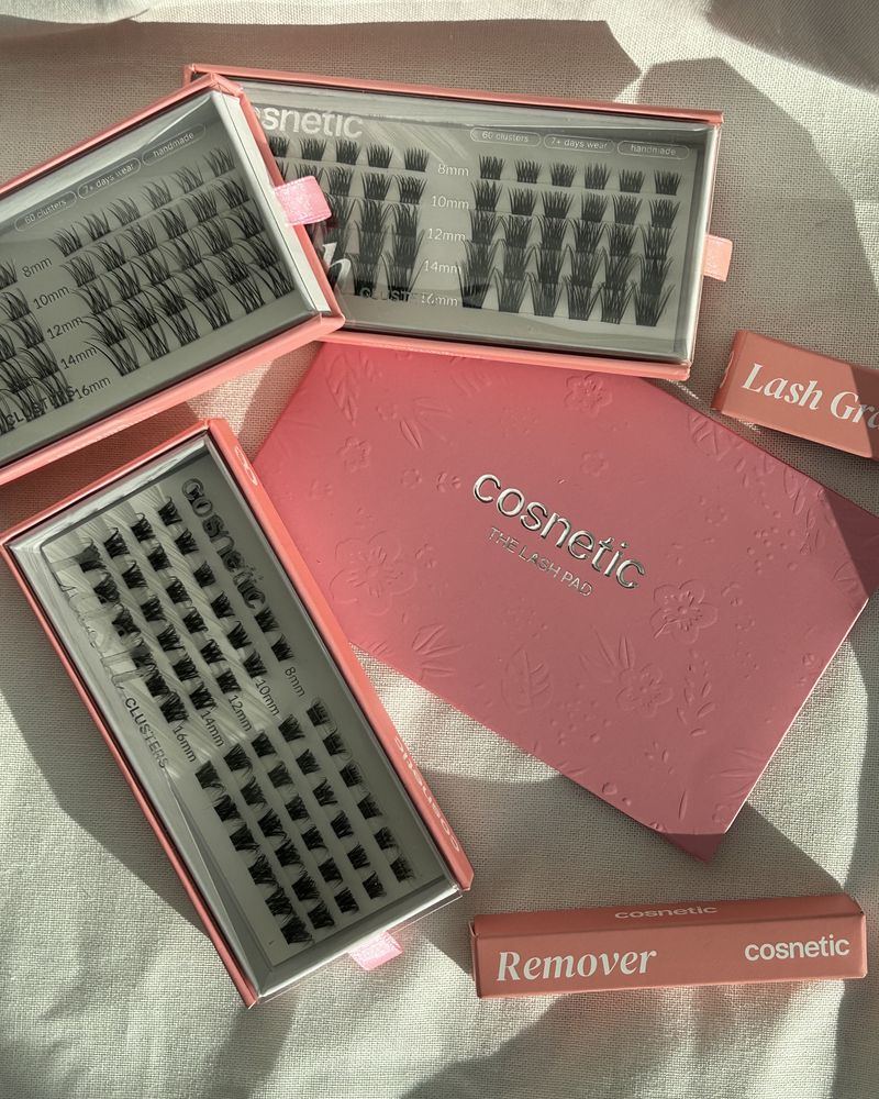 Cosnetic lash kit flat lay